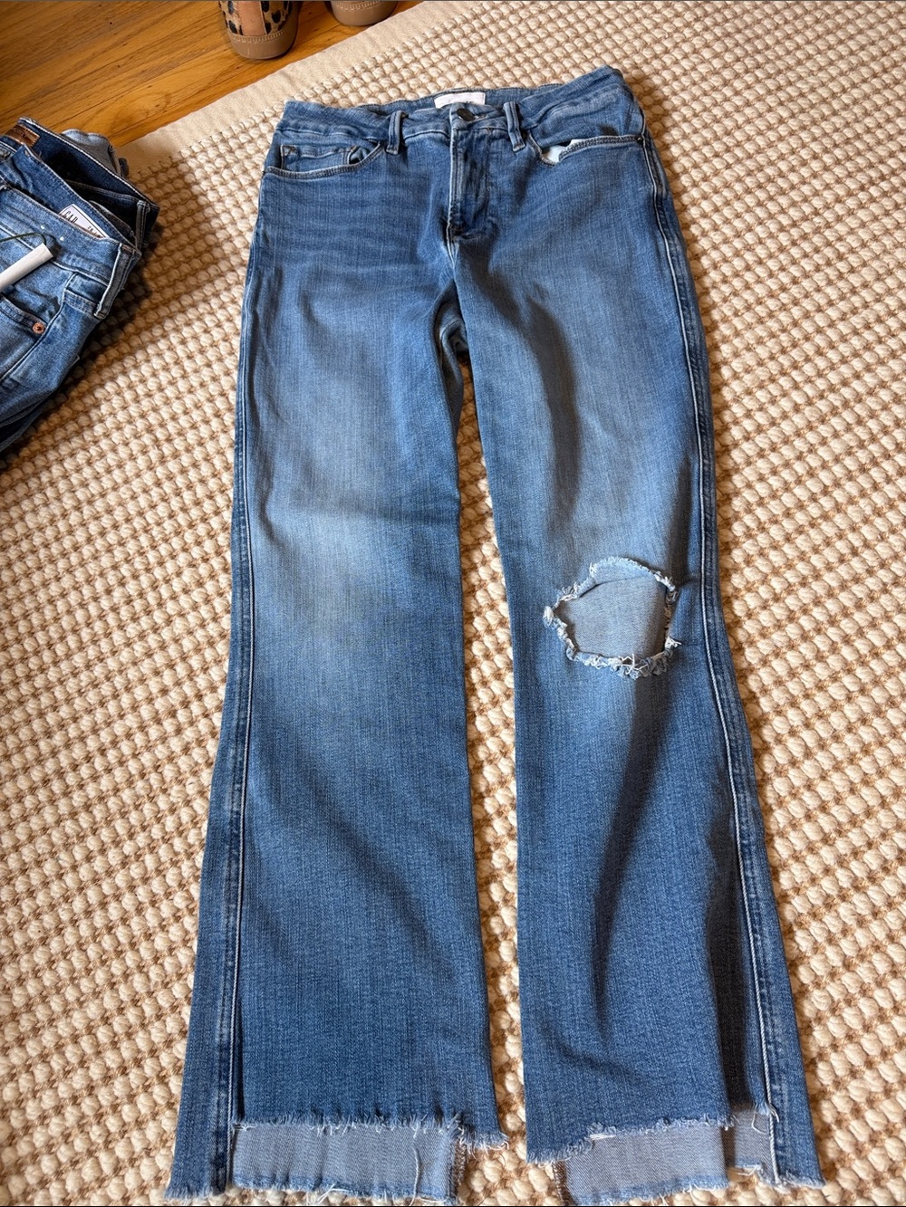 Frame, Size 29, Denim Le Crop Mini Boot Jeans in medium blue denim
